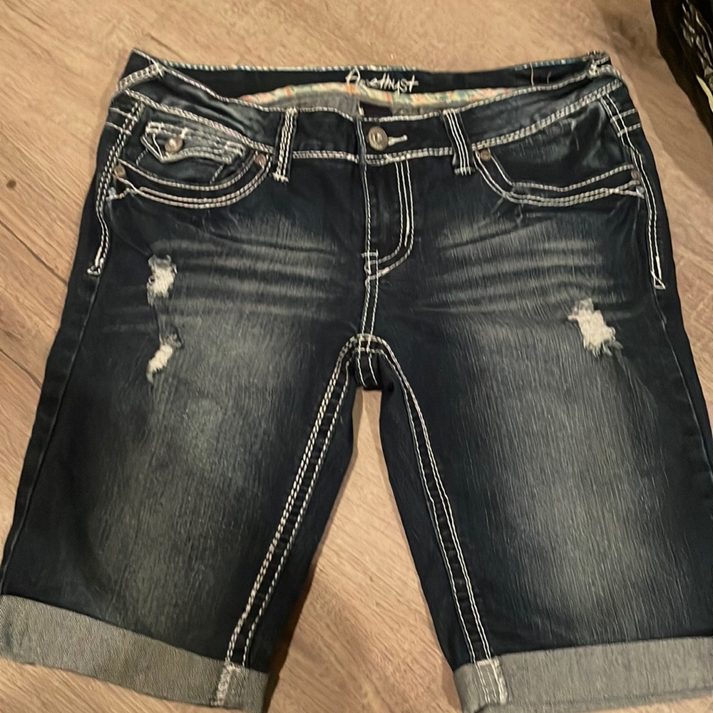 Woman’s Bermuda shorts